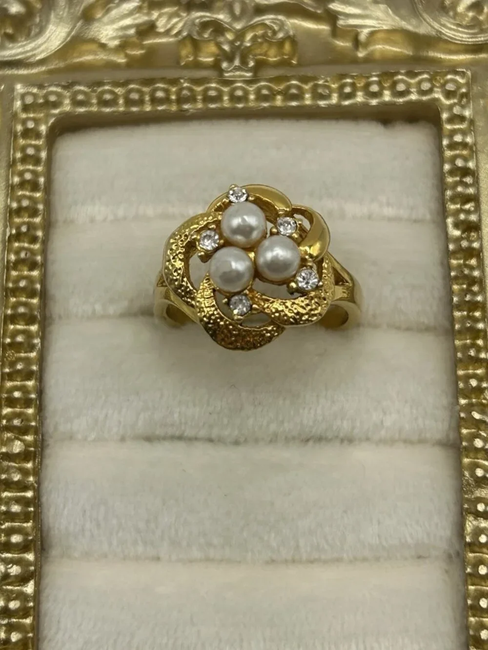 Vintage Cottagecore Faux Pearl Rhinestone Gold Tone Flower Ring Size 7 Romantic - Picture 4 of 16